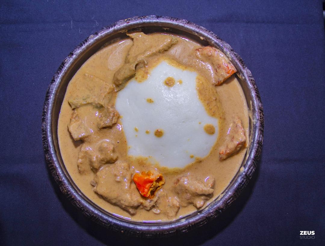 Igname pilée et ses sauces